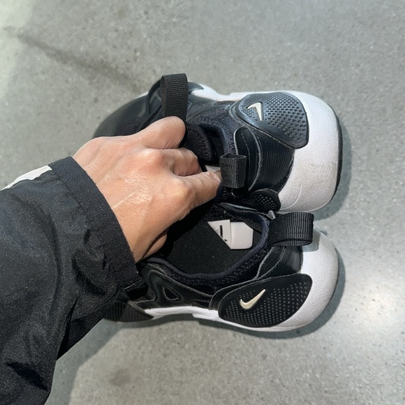 Nike shoes - Picture 3 of 3